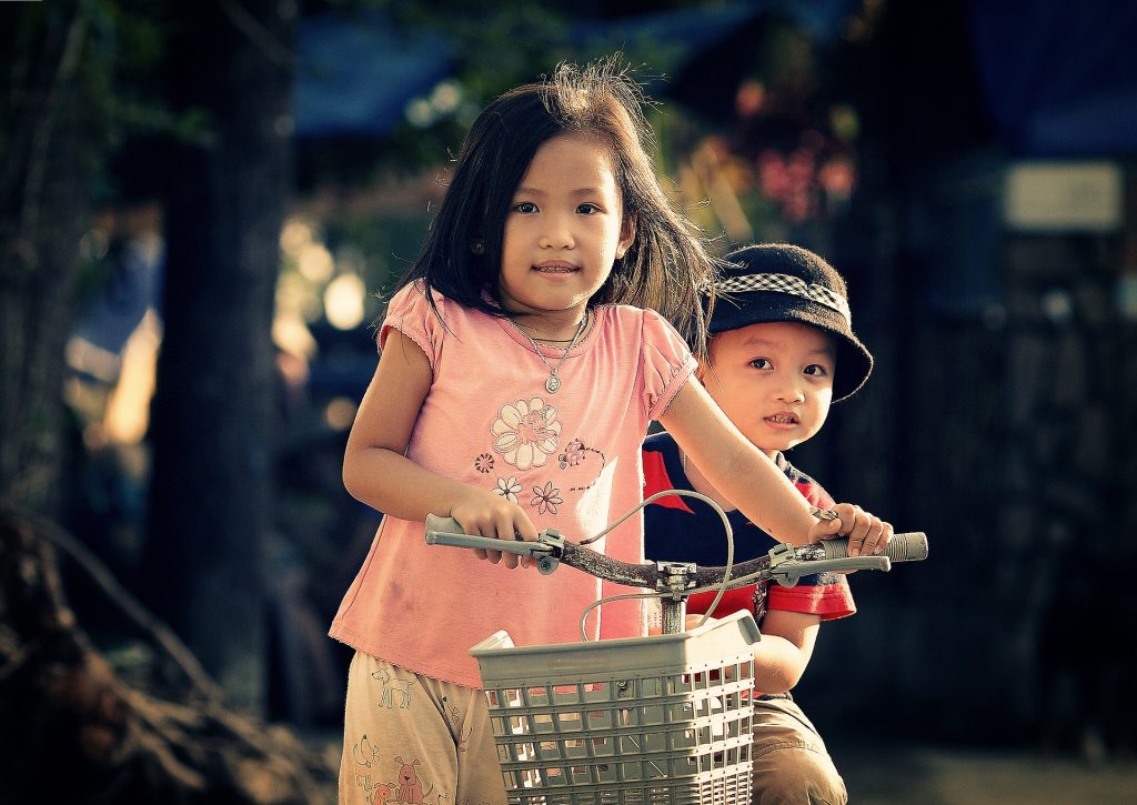 criancas-asiaiticas-felizes