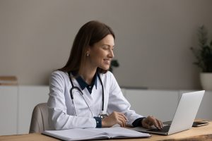 Médico na Tela: A Conveniência de Consultas Virtuais